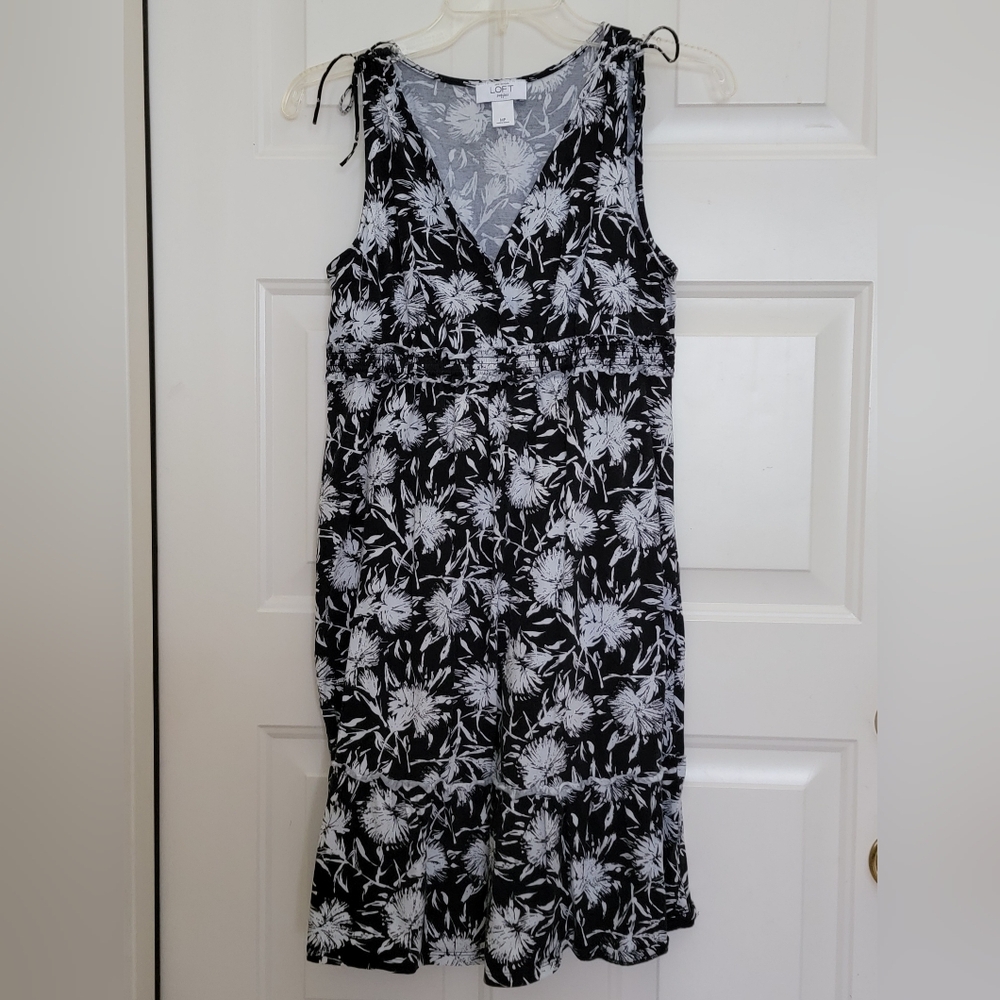 Ann Taylor LOFT black & white floral print summer dress/swim cover Sz med petite